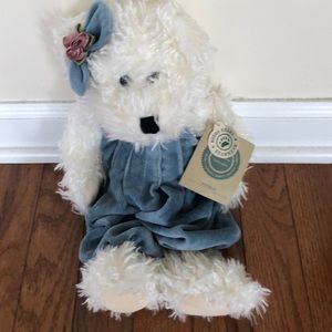 Boyd’s Bears. “Winnie II”